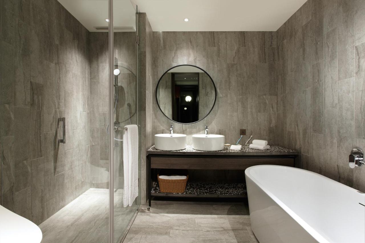 Hotel Cozzi Blu Zhongli Exterior foto Bathroom